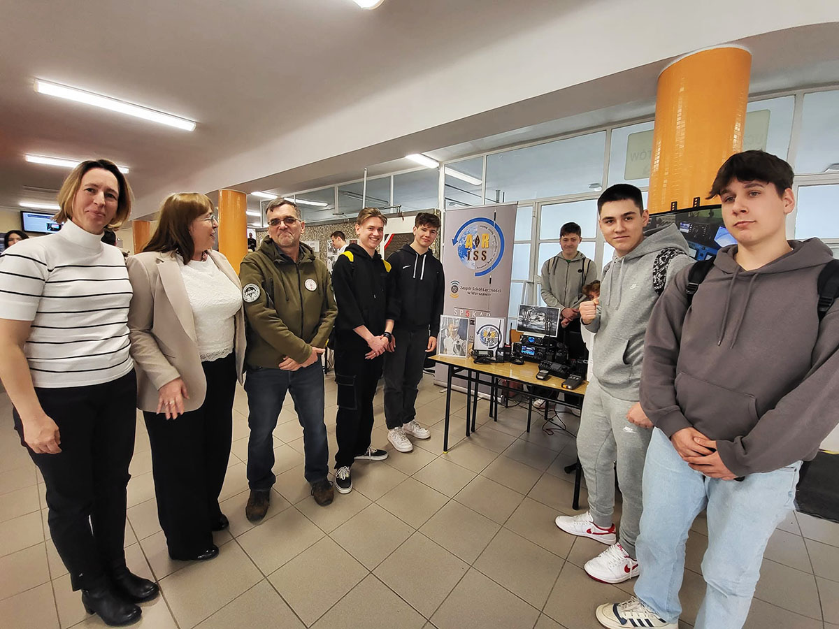 Uczniowie ZSŁ podczas obchodów Światowego Dnia Telekomunikacji