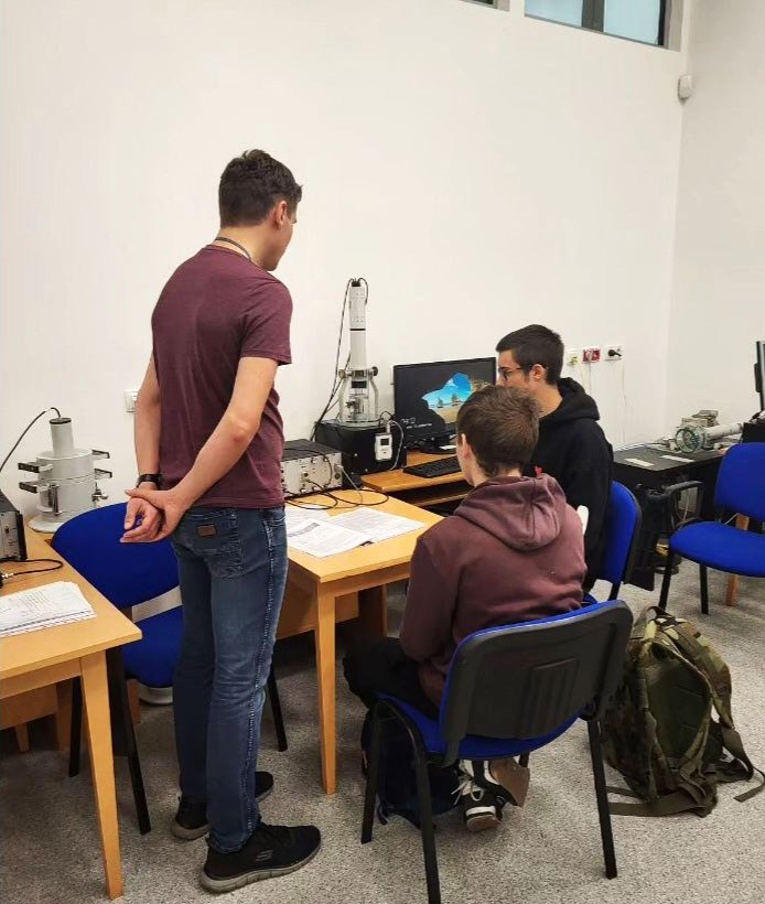 Przygotowania uczniów ZSŁ do działań związanych z komunikacją radiową