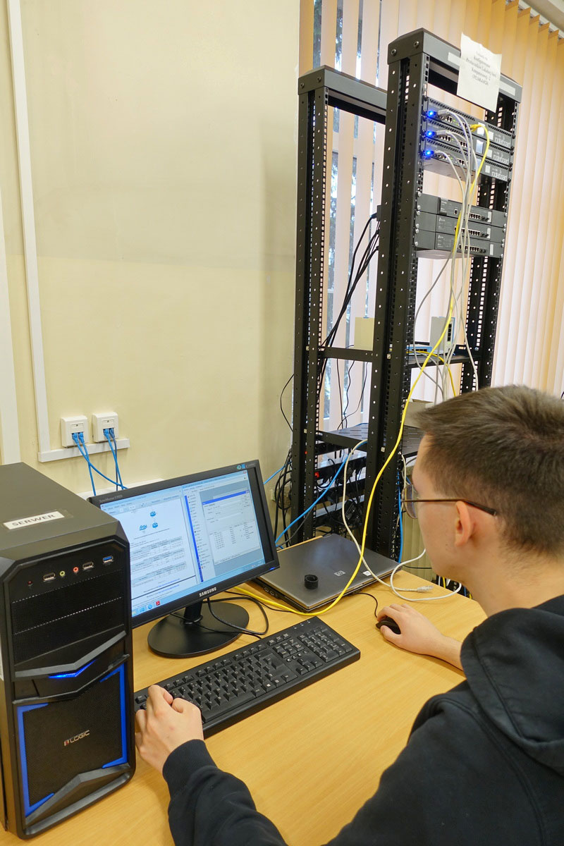 Zajęcia Akademii MikroTik w ZSŁ