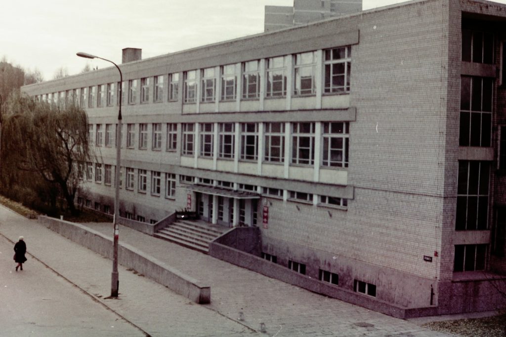 Historyczny budynek związany ze szkołą