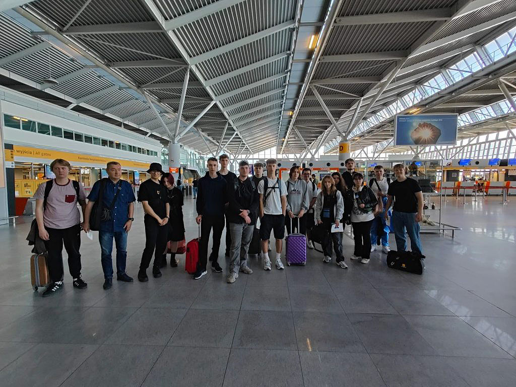 Uczniowie ZSŁ przed wylotem na mobilność Erasmus+