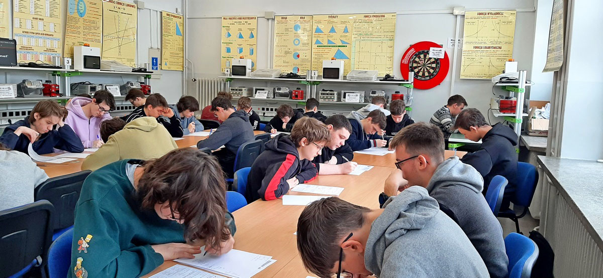 Uczniowie podczas wydarzenia matematycznego