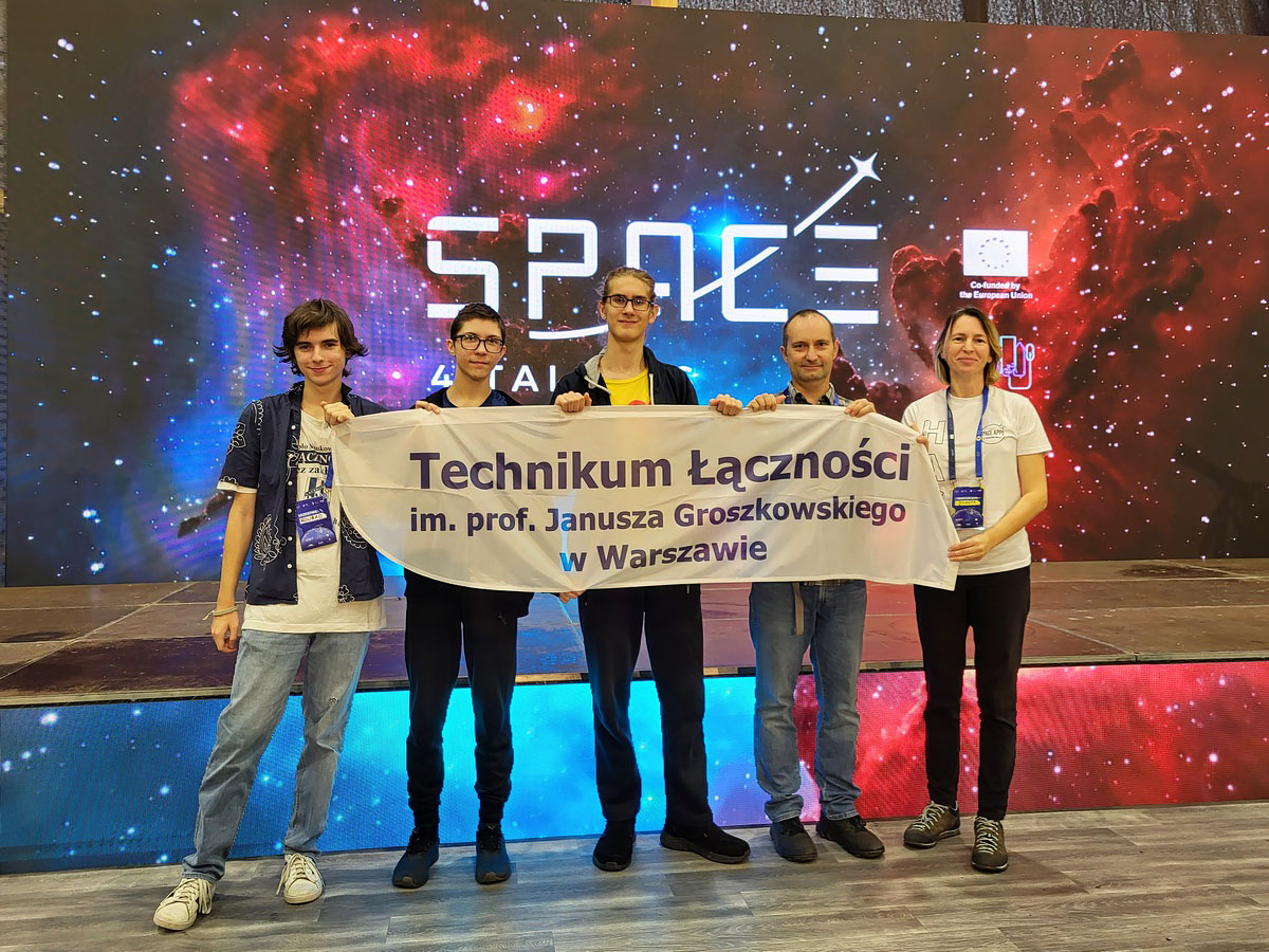 Uczniowie ZSŁ podczas projektu technologicznego