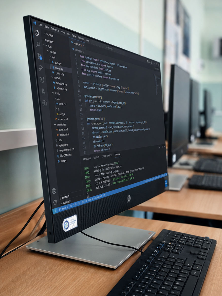 Monitor z kodem programu