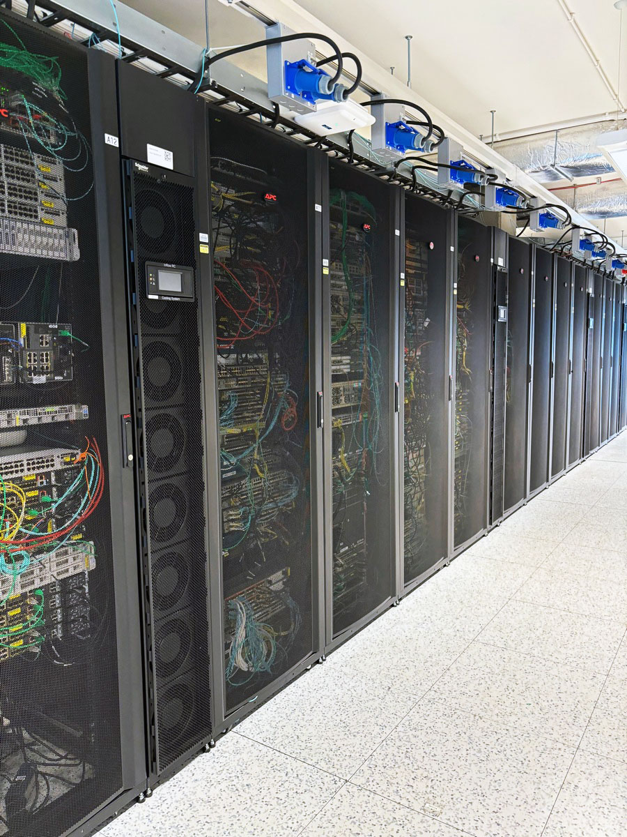Uczniowie podczas praktycznej pracy z oprogramowaniem