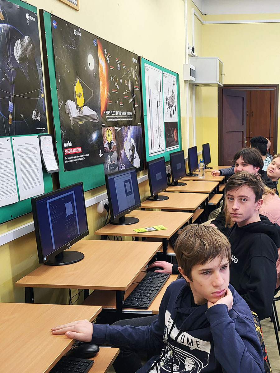 Kandydaci w pracowni komputerowej ZSŁ