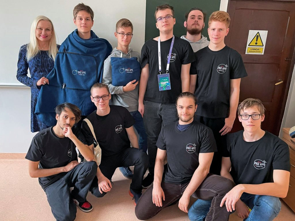 Praca zespołowa podczas hackathonu NASA Space Apps