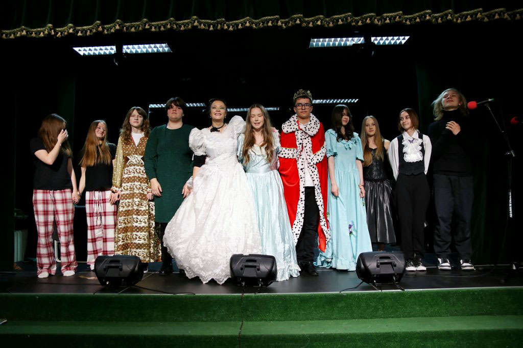 Spektakl Kopciuszek przygotowany przez uczniów ZSŁ