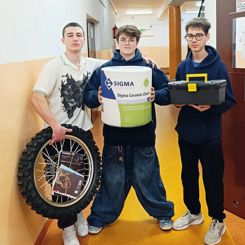 Uczniowie ZSŁ podczas Dnia bez Plecaka