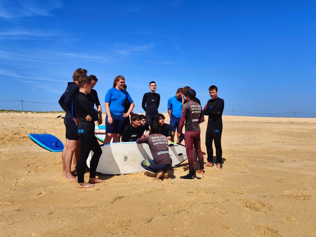 Surfing podczas mobilności Erasmus+ Faro 2024