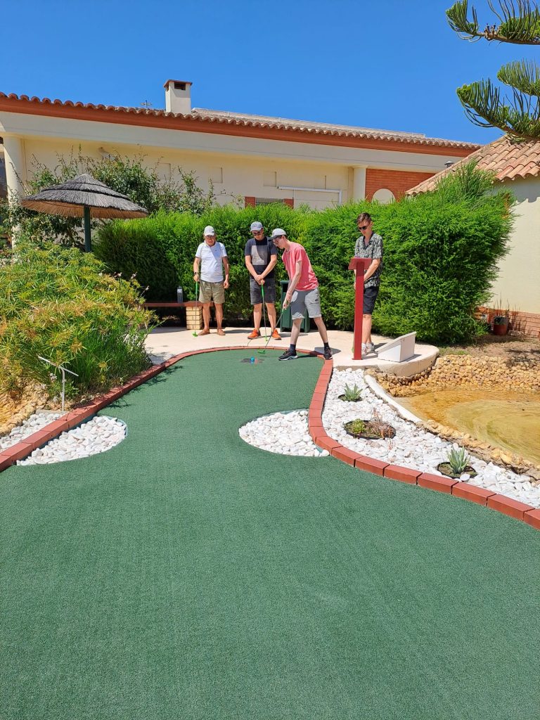 Minigolf w Quarteirze podczas mobilności Erasmus+