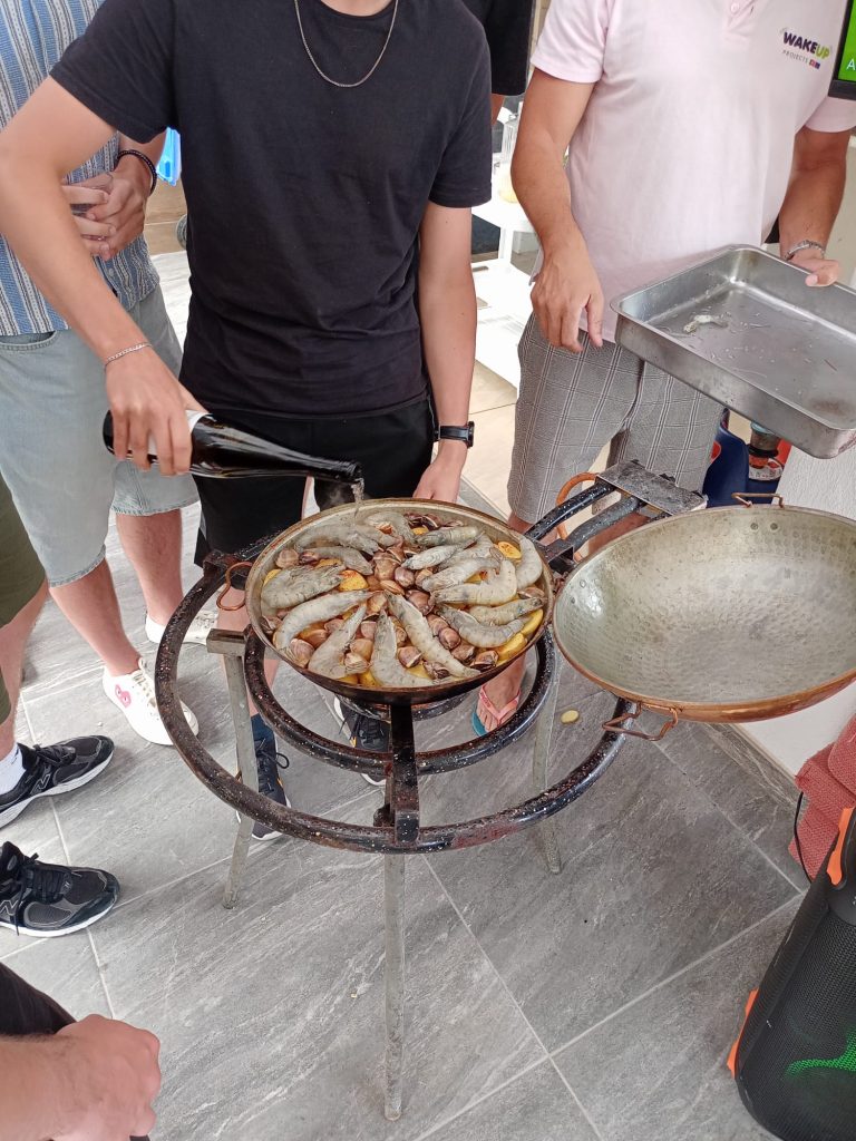 Uczniowie podczas warsztatów kulinarnych w Portugalii