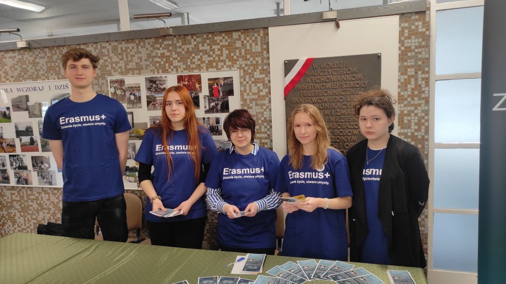 Promocja Erasmus+ podczas Dni Otwartych i Święta Szkoły.