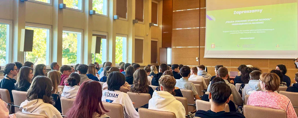 Uczniowie podczas spotkania inaugurującego program Praga-Południe Startup School 2026