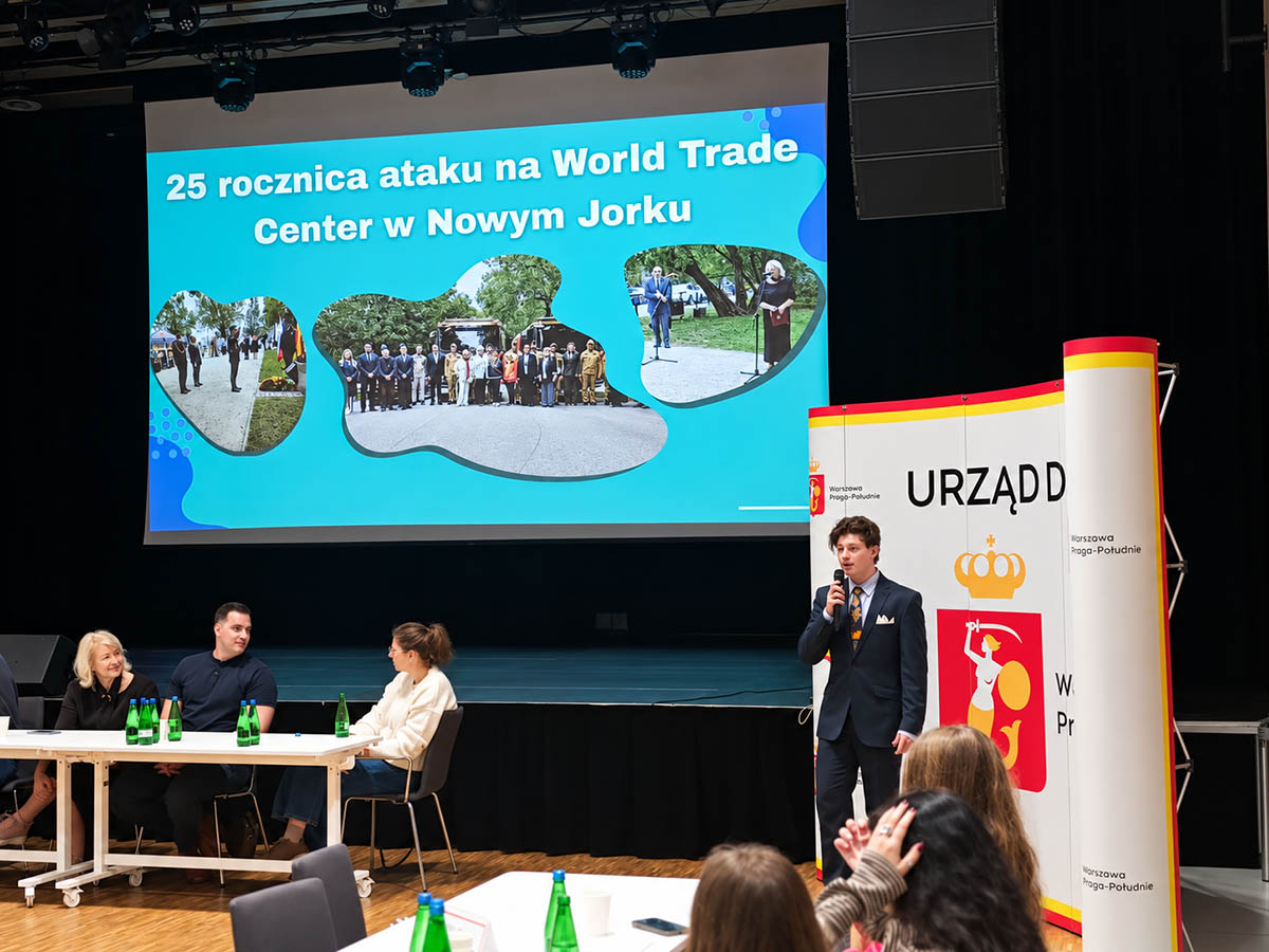 Prezentacja podczas III Konferencji Samorządów Uczniowskich poświęcona rocznicy ataku na World Trade Center