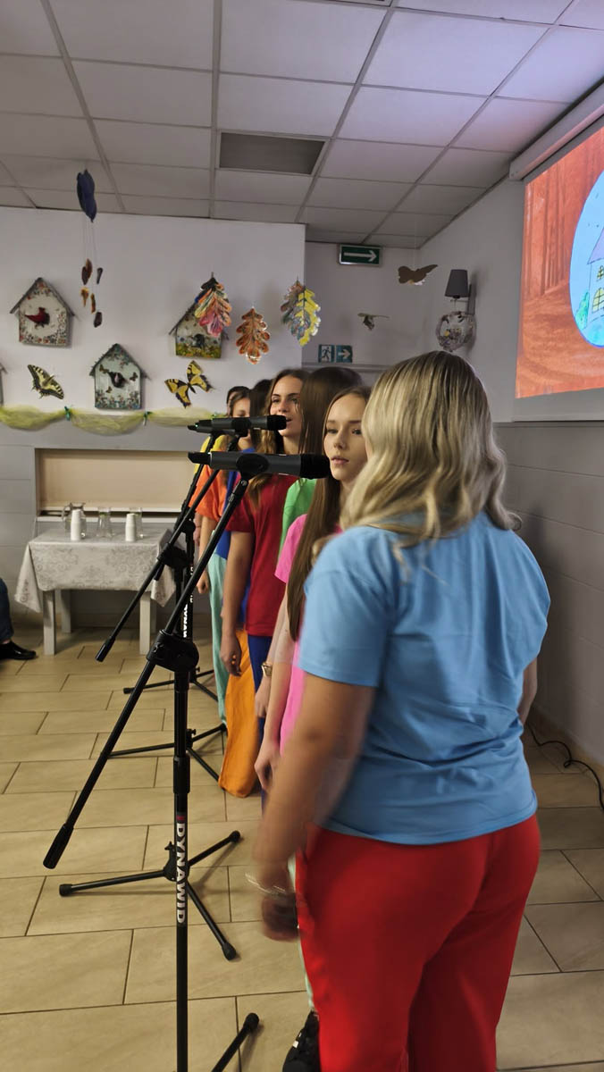 Teatr NORA podczas przedstawienia dla seniorów w Dziennym Domu Pomocy Społecznej na Pradze-Południe