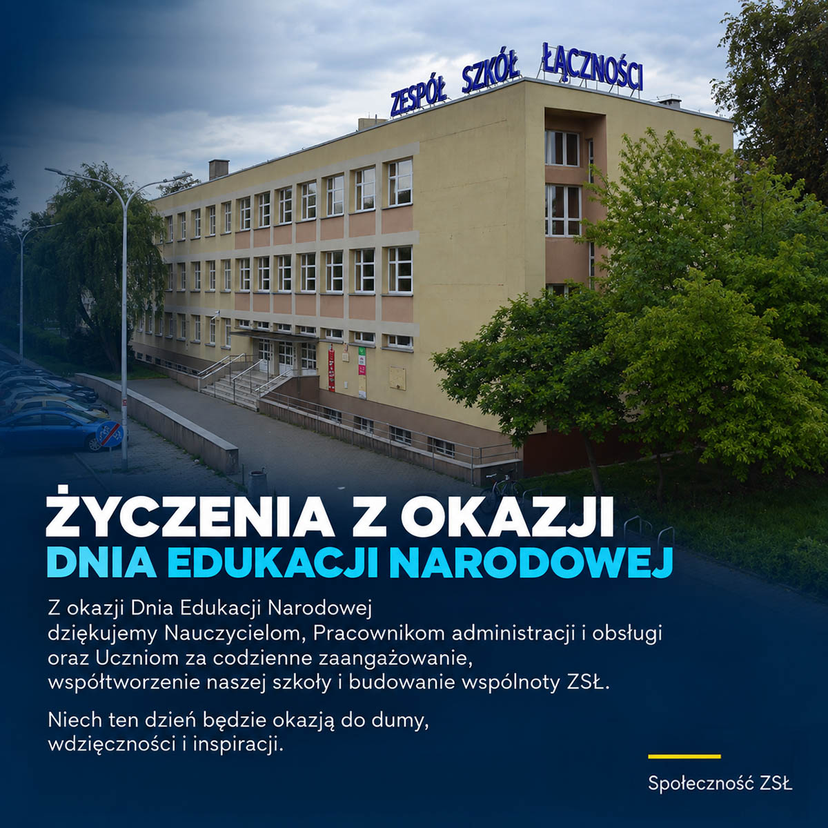 Grafika z życzeniami z okazji Dnia Edukacji Narodowej na tle budynku Zespołu Szkół Łączności w Warszawie