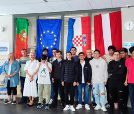 Nauczyciele ZSŁ pozują wspólnie podczas mobilności job shadowing Erasmus+ w Portugalii.