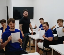 Ekran z pytaniami ewaluacyjnymi dotyczącymi doświadczeń z mobilności Erasmus+.
