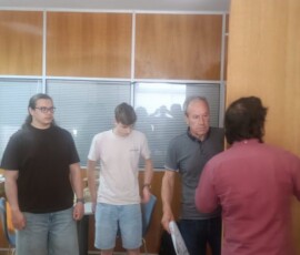 Grupa uczniów podczas omówienia zasad praktyk i pobytu w Figueira da Foz.